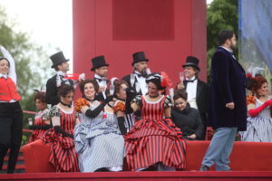 scénographie en extérieur, TRAVIATA, Mecklenburgisches Saatstheather Schwerin 2015